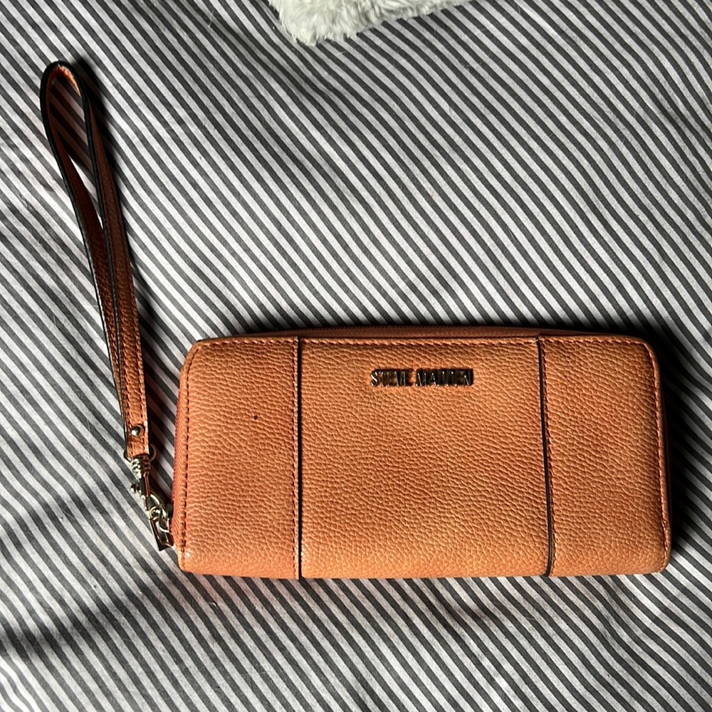 Steve Madden wristlet